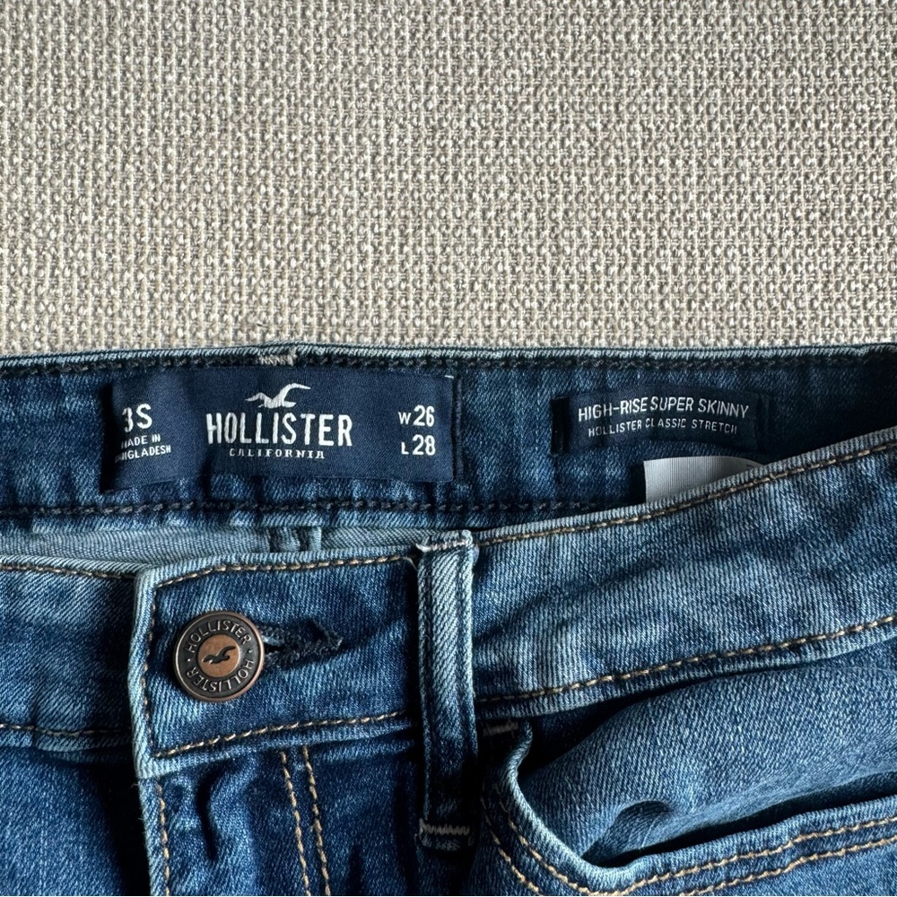 Hollister High Rise Super Skinny Jeans - Picture 3 of 3